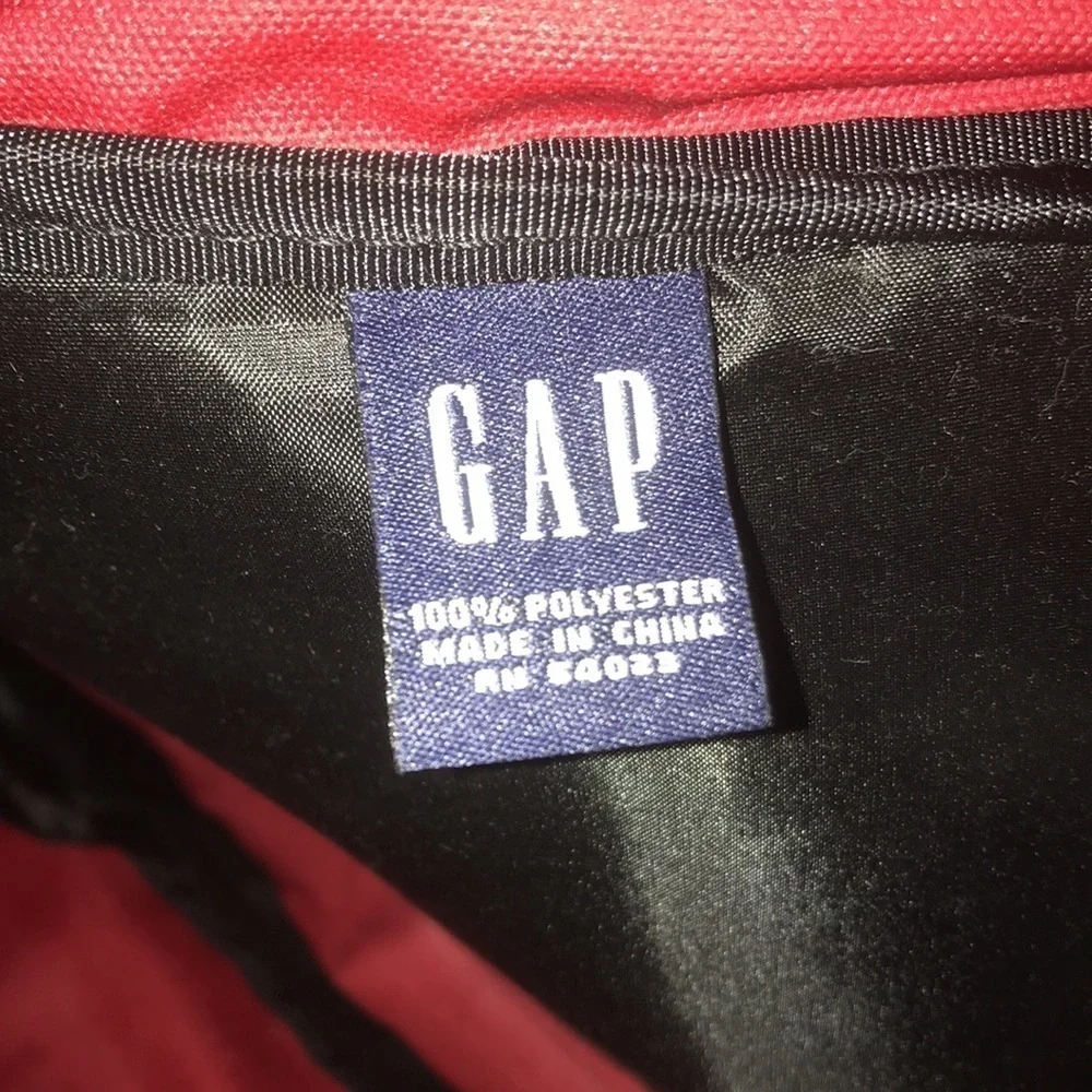 𝅺GAP sling bag red gray one main pocket, one mesh pocket with bungee cord area